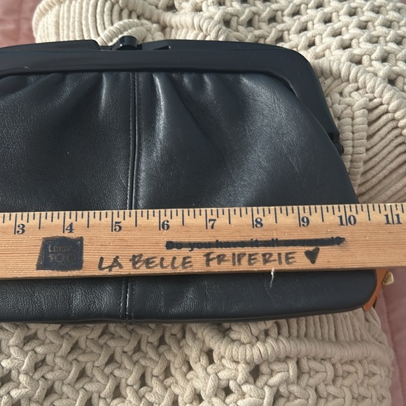 Vintage Eatons leather clutch - Picture 9 of 11